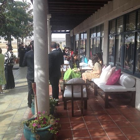 Hotel Restaurante San Roque เมดีนา เดล กัมโป ภายนอก รูปภาพ