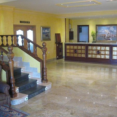 Hotel Restaurante San Roque เมดีนา เดล กัมโป ภายนอก รูปภาพ