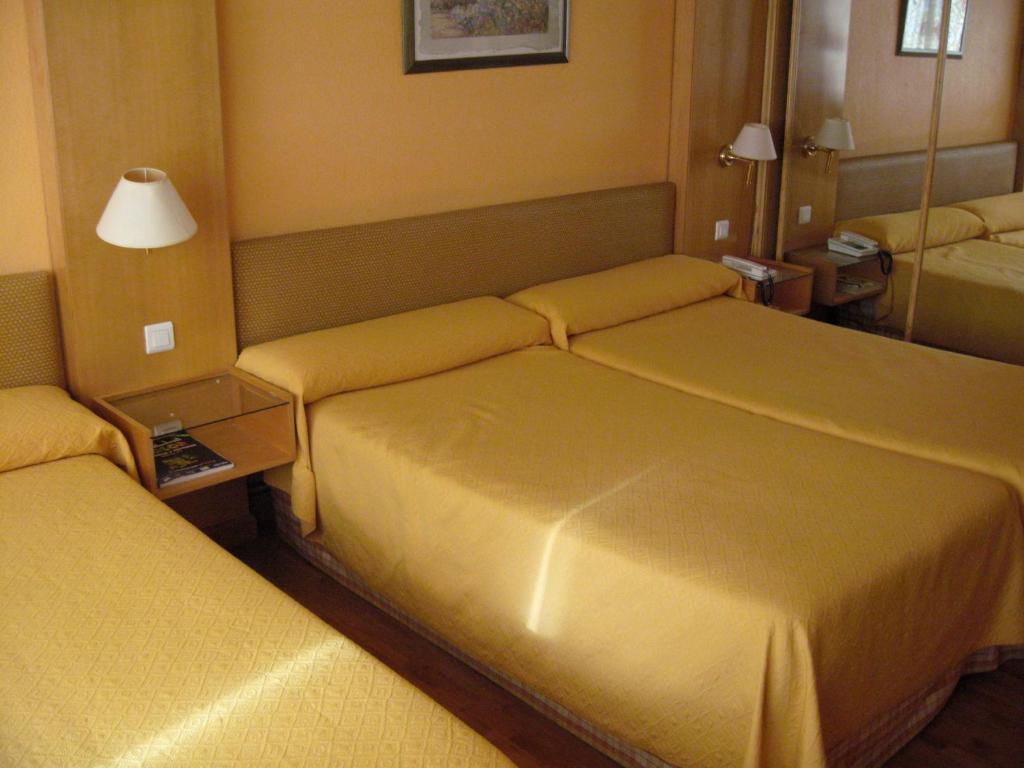 Hotel Restaurante San Roque เมดีนา เดล กัมโป ห้อง รูปภาพ