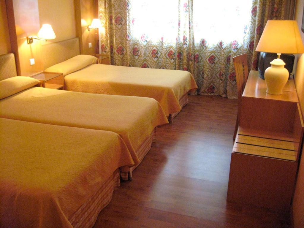 Hotel Restaurante San Roque เมดีนา เดล กัมโป ห้อง รูปภาพ