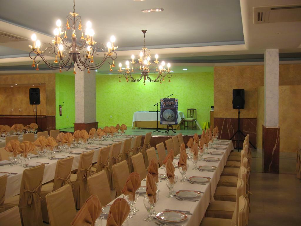 Hotel Restaurante San Roque เมดีนา เดล กัมโป ภายนอก รูปภาพ