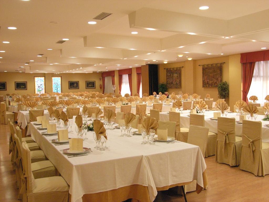 Hotel Restaurante San Roque เมดีนา เดล กัมโป ภายนอก รูปภาพ