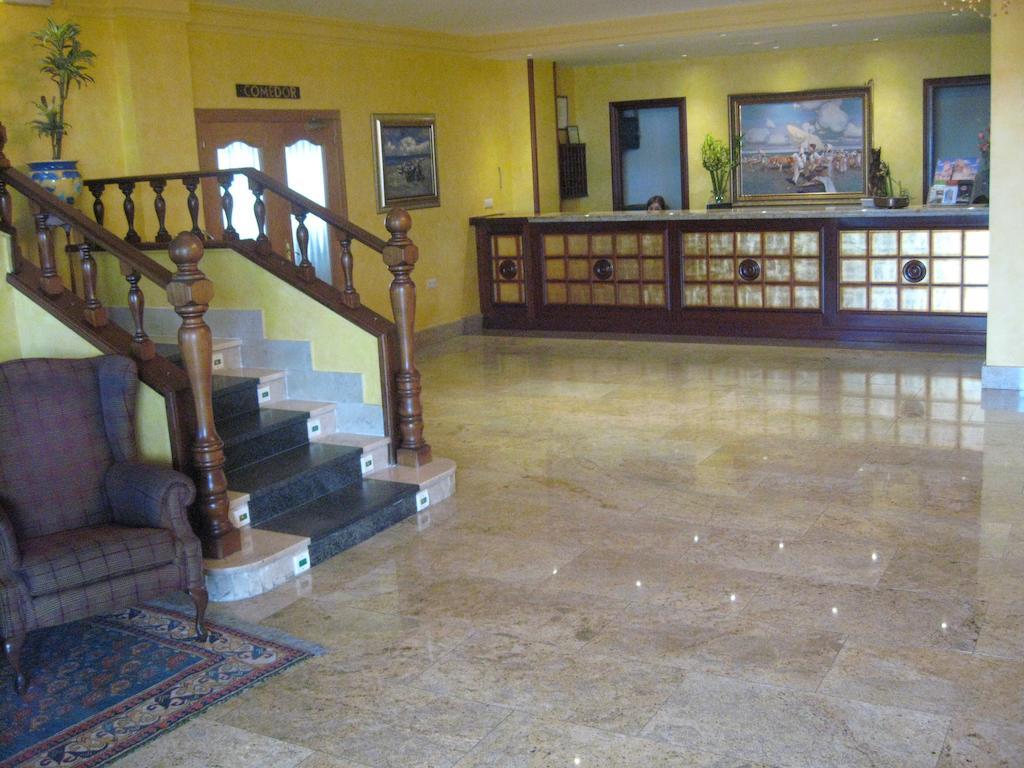 Hotel Restaurante San Roque เมดีนา เดล กัมโป ภายนอก รูปภาพ