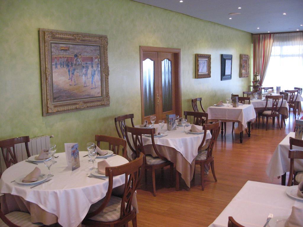 Hotel Restaurante San Roque เมดีนา เดล กัมโป ภายนอก รูปภาพ