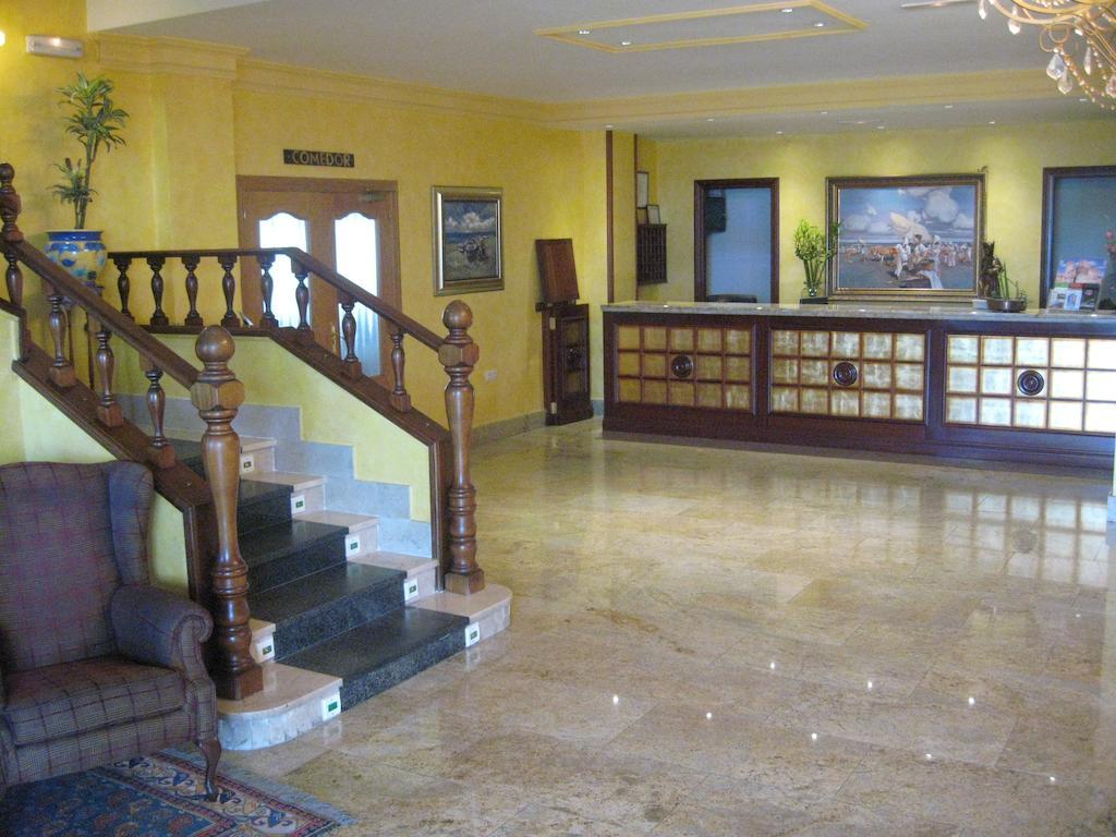 Hotel Restaurante San Roque เมดีนา เดล กัมโป ภายนอก รูปภาพ