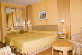 Hotel Restaurante San Roque เมดีนา เดล กัมโป ภายนอก รูปภาพ